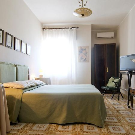 Mimi Rooms Кальярі Номер фото