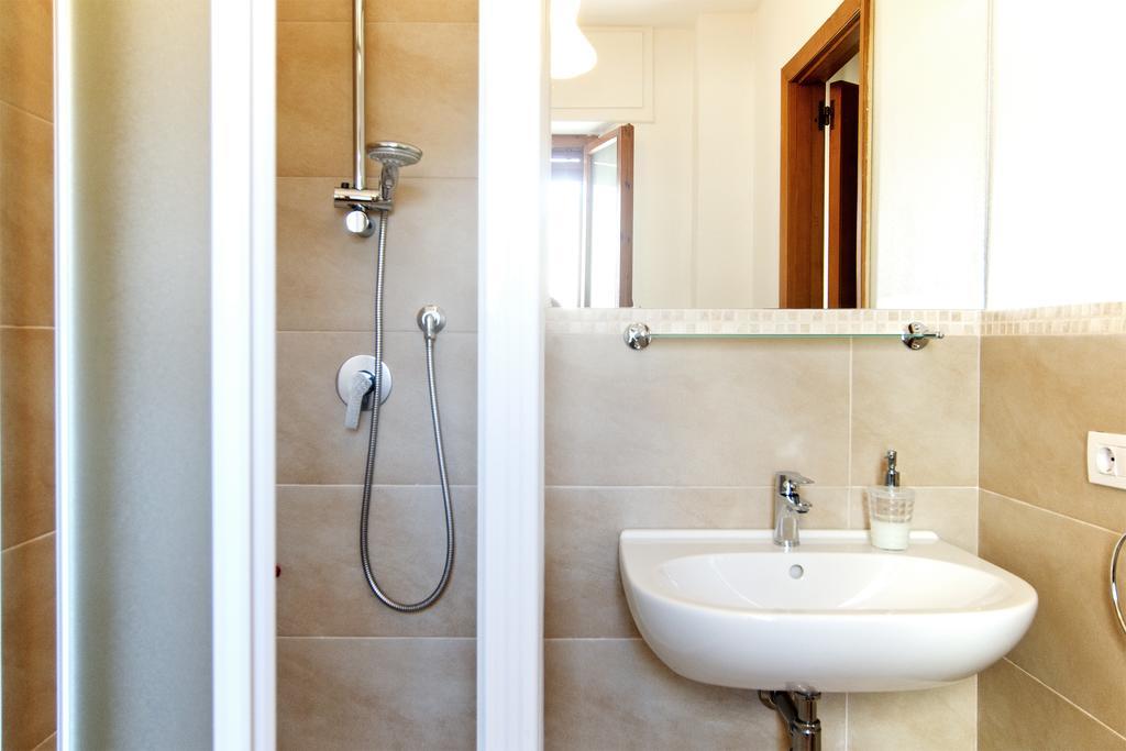 Mimi Rooms Кальярі Номер фото